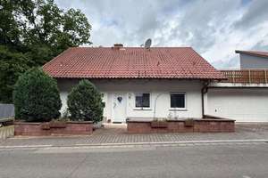 schickes Einfamilienhaus mit Doppelgarage, Stellplatz und Garten in Lambrecht – Die vollständige Adresse der Immobilie erhältst du vom Anbieter., 67466 Lambrecht (Pfalz) – Vorschaubild 1