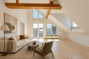 Hohe Decken, kleine WEG, neue Heizung - schöne Dachgeschosswohnung in Seckbach – 60389 Seckbach, Frankfurt am Main – Vorschaubild 3