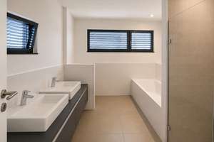 GRUNEWALD: LUXUS VILLA: 240 m² Wohnen sowie 350 m² GARTEN per 01.10.26 zu VERMIETEN (mind. 3 Jahre) – Die vollständige Adresse der Immobilie erhältst du vom Anbieter., 14193 Grunewald, Berlin – Vorschaubild 23