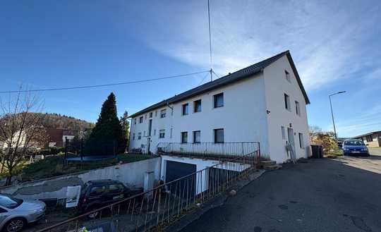 Zwei kernsanierte Mehrparteienhäuser und Grundstück mit Baugenehmigung in attraktiver Lage