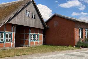 Freistehendes Einfamilienhaus, altes Bauernhaus und Baugrundstück im Herzen von Schlagbrügge