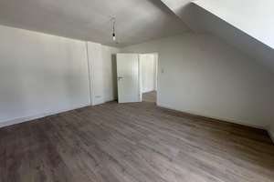 Traumhaftes Dachgeschoss-Zuhause mit 50 m² – zentral gelegen in Bochum – Uhlandstraße 8, 44791 Gleisdreieck, Bochum – Vorschaubild 4
