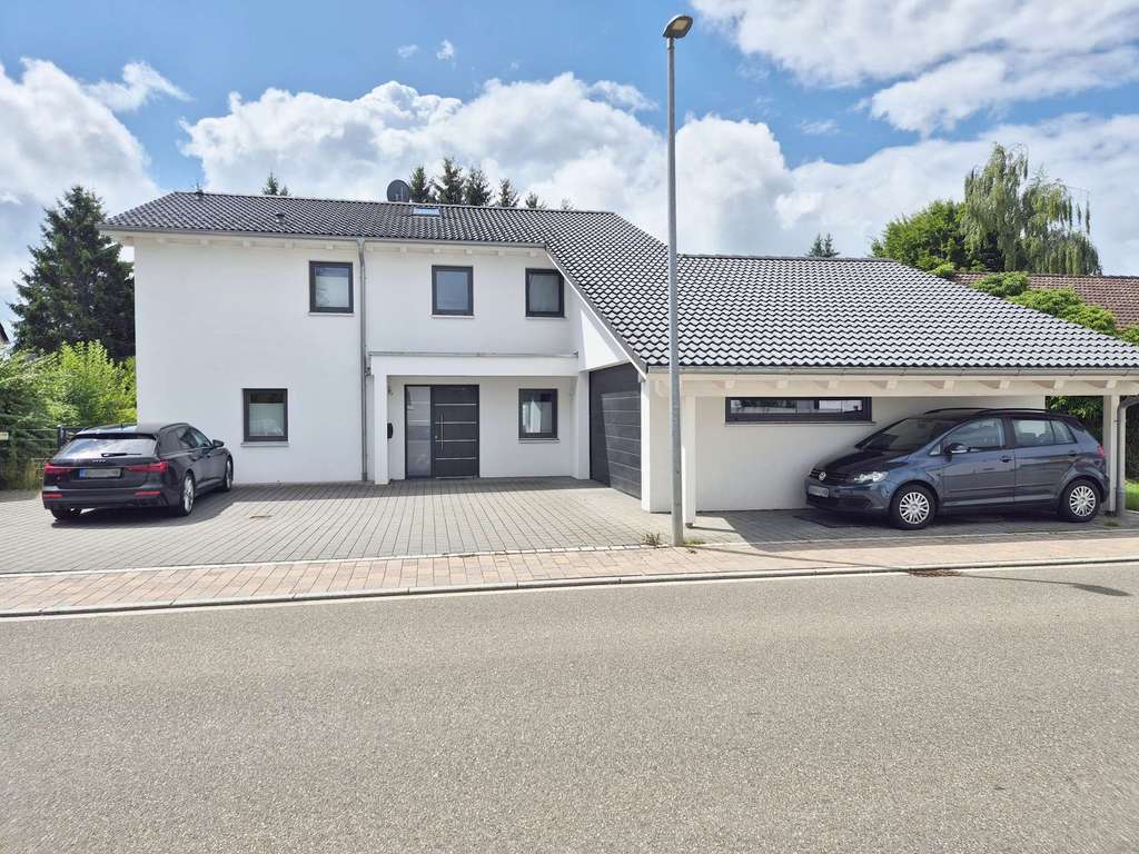 Immobilie in Schwenningen - Familienparadies: Modernes Einfamilienhaus mit Doppelgarage & Gartenparadies - Bild 1