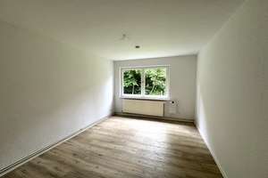 Modernisierte 3-Zi.-Wohnung im Hochparterre mit Balkon in St. Lorenz Nord – Die vollständige Adresse der Immobilie erhältst du vom Anbieter., 23554 Sankt Lorenz Nord, Lübeck – Vorschaubild 2