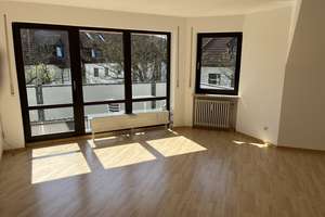 Ruhige sonnige 2 Zi DG-Wohnung mit großem Balkon und EBK in Augsburg Univiertel – Prof.-Messerschmitt-Str. 33c, 86159 Universitätsviertel, Augsburg – Vorschaubild 3