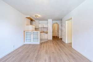 Helle 2-Zimmer-Etagenwohnung mit Balkon, EBK und TG-Stellplatz in günstiger Lage von Untertürkheim – Die vollständige Adresse der Immobilie erhältst du vom Anbieter., 70327 Flohberg, Stuttgart – Vorschaubild 4