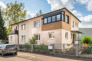 Doppelhaushälfte mit Garten, 5 Zimmern und Ausbaupotenzial in Stuttgart Zuffenhausen