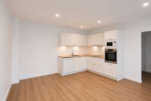 Erstbezug nahe Kö: 1,5-Zi.-Apartments mit neuer EBK, Balkon, Aufzug – Luisenstraße 45, 40215 Friedrichstadt, Düsseldorf – Vorschaubild 1