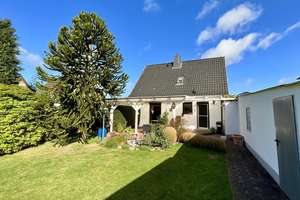 Charmantes Wohnhaus mit großem Grundstück – Die vollständige Adresse der Immobilie erhältst du vom Anbieter., 27574 Schiffdorferdamm, Bremerhaven – Vorschaubild 4
