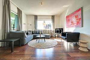 MÖBLIERT - SCHÖNE HALBHÖHENLAGE - Gemütliche Wohnung mit Terrasse