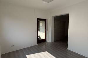Riesiges WG Zimmer für Single oder Paare ab sofort verfügbar! – Rütlistraße 57, 70435 Zuffenhausen-Schützenbühl, Stuttgart – Vorschaubild 4