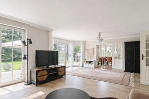Familienanwesen in unverbaubarer Feldrandlage | Indoorpool | 1.357 m² Grundstück & 2 Doppelgaragen – Die vollständige Adresse der Immobilie erhältst du vom Anbieter., 22397 Duvenstedt, Hamburg – Vorschaubild 7