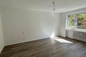 Renovierte Drei-Zimmer-Wohnung in Heerdt – Ardennenstraße 24, 40549 Heerdt, Düsseldorf – Vorschaubild 2