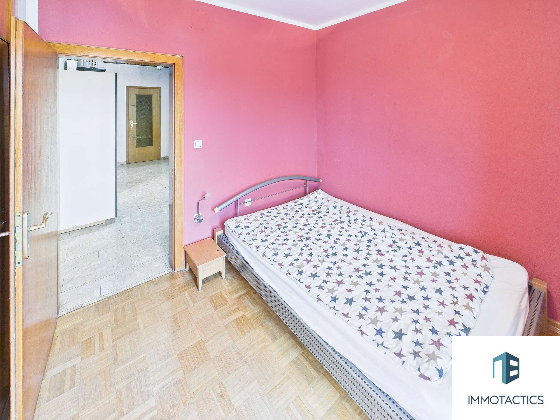 Immobilie in Guldental - Einfamilienhaus mit umlaufendem Balkon und zwei großen Maxi-Garagen und Weitblick in Guldental - Bild 6