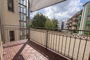 Frei werdende 2,5-Zimmer-Eigentumswohnung: 77 m² mit Einbauküche, Balkon und Lift