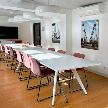 Durchgehender Zugang zu Großraumbüros für 10 Personen in Spaces Breite Straße