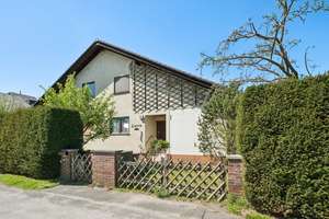 Großzügiges Familiendomizil mit separater Einliegerwohnung in begehrter Zehlendorf-Lage – Die vollständige Adresse der Immobilie erhältst du vom Anbieter., 14167 Zehlendorf, Berlin – Vorschaubild 2
