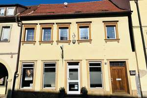 Charmantes Wohn- und Geschäftshaus mit sonnigem, blickgeschützten Innenhof und Nebengebäuden (Opt – Die vollständige Adresse der Immobilie erhältst du vom Anbieter., 97437 Wonfurt – Vorschaubild 3