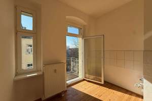 Voll renovierte 2-Zimmer-Altbauwohnung mit Balkon & Aufzug - Bezugsfrei & provisionsfrei!