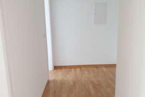1 ZW mit Küche, Flur, Bad mit Wanne, Keller, renoviert.  – Haugerglacisstraße 8, 97080 Altstadt, Würzburg – Vorschaubild 3