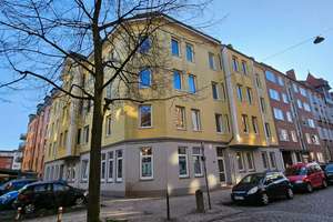 3 Zimmer Wohnung mit großem Sonnenbalkon in Kiel-Wik – Die vollständige Adresse der Immobilie erhältst du vom Anbieter., 24106 Wik, Kiel – Vorschaubild 2
