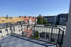 Charmante Dachgeschoss mit schöner Wohnküche und Balkon
