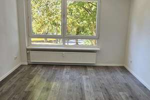 Frisch renovierte 4-Zimmer-Wohnung mit Balkon! – Spinozastr. 2, 45279 Freisenbruch, Essen – Vorschaubild 9