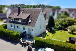 Vielseitiges Zweifamilienhaus in ruhiger Lage – Die vollständige Adresse der Immobilie erhältst du vom Anbieter., 90455 Kornburg, Worzeldorf, Nürnberg – Vorschaubild 1