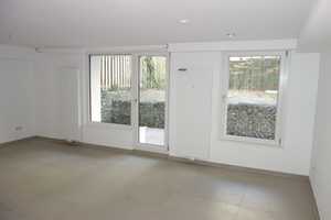 EXKLUSIV IN GRAFENBERG SOUTERRAIN GARTEN-TERRASSENWOHNUNG SEHR RUHIG RENOVIERT MODERNES DUSCHBAD – Hardtstr. 138, 40629 Düsseldorf – Vorschaubild 2