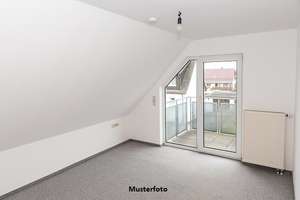 4-Zimmer-Wohnung mit Balkon und Dachterrasse in gutem Zustand