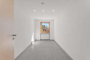 Großes Mehrfamilienhaus, Pool u. Doppelgarage, gepflegt, teilrenoviert – Hochlandstraße 27, 80995 Feldmoching, München – Vorschaubild 8