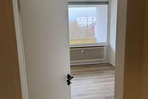 Moderne 3-Zimmerwohnung mit EBK, Balkon, TG und neuem Duschbad – Isarstr. 26, 93057 Reinhausen, Regensburg – Vorschaubild 9