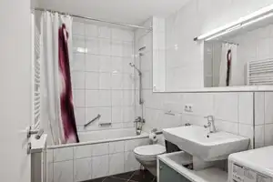 Elegante Wohnung mit Südbalkon in Toplage Unterföhrings – urbaner Komfort trifft ländliche Ruhe. – München (Kreis) – Vorschaubild 9