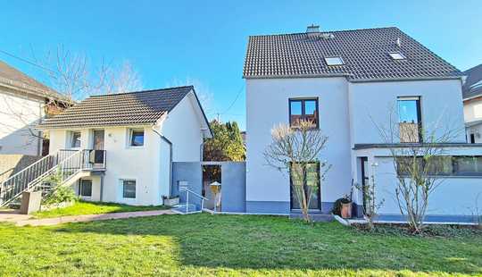 Bild von Modernisiertes Einfamilienhaus mit Nebenhaus in Limburg Offheim