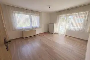 Freie 2-Zimmer-Wohnung mit Balkon und Garage zwischen Neckarpromenade und Kurpark – Stuttgart – Vorschaubild 3