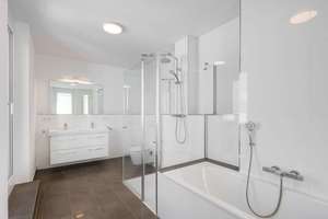 Lichtdurchflutete Penthouse-Wohnung mit Dachterrasse und direktem Liftzugang – Die vollständige Adresse der Immobilie erhältst du vom Anbieter., 80809 Am Riesenfeld, München – Vorschaubild 5