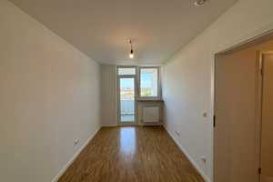 Helle 3,5-Zimmer-Wohnung mit Balkon in München Neuperlach – Gerhart-Hauptmann-Ring  70, 81737 München – Vorschaubild 4