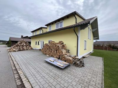 Großzügiges Ein-/Zweifamilienhaus mit Garagengebäude in Dieberg zu verkaufen