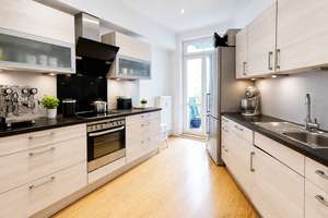 Altbaujuwel in Ottensen – Grüner Innenhof, 2 Balkone und 5-Zimmer-Potenzial – Daimlertwiete 2, 22763 Ottensen, Hamburg – Vorschaubild 7