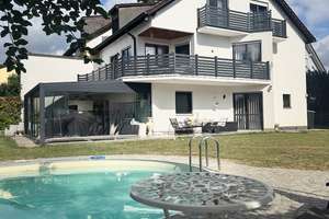 Funktionales Familienhaus mit moderner Architektur und Pool