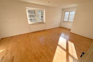 Gräfelfing! Walmdach-Villa mit sep. Gästehaus auf über 1.200m² Grund! Ausbaureserve (DG)! – Die vollständige Adresse der Immobilie erhältst du vom Anbieter., 82166 Gräfelfing – Vorschaubild 3