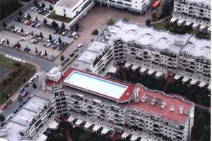 Traumhaft schön -  2Raum mit Balkon + herrlichem Pool – Putbuser Weg 14, 1109 Klotzsche (Stadtteil), Dresden – Vorschaubild 2
