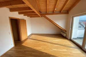 Familiengeeignetes Reiheneckhaus mit Carport zu vermieten – Mäurichstraße 1, 74229 Oedheim – Vorschaubild 1
