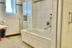 Idyllisches 1-2 Fam.-Haus + Einliegerwohnung – In nur 20 Min. in Paderborn! – Die vollständige Adresse der Immobilie erhältst du vom Anbieter., 33014 Bad Driburg – Vorschaubild 33