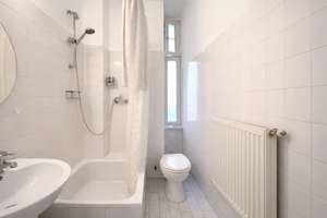 Solide Kapitalanlage im begehrten Charlottenburg: Vermietete Altbauwohnung mit Balkon – Fritschestr. 77, 10585 Charlottenburg, Berlin – Vorschaubild 5