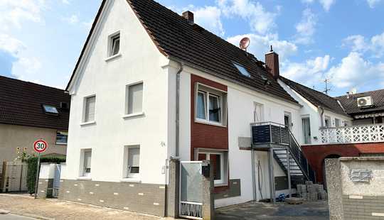 Bild von Großzügig, Modern, Zentral - Modernisiertes Zweifamilienhaus (inkl. Garage) im Herzen von Egelsbach