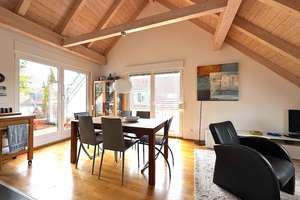 Helle und freundliche Dachgeschosswohnung mit Terrasse