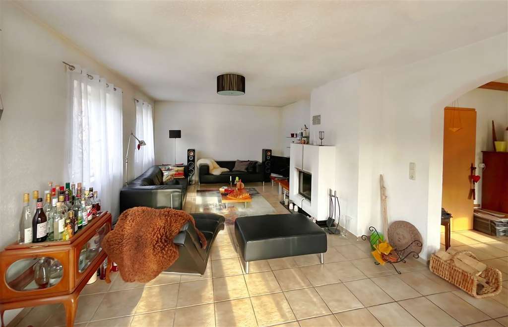 Immobilie in Dinkelscherben - Charmantes Einfamilienhaus mit großem Garten, Kamin & zwei Terrassen - Bild 4