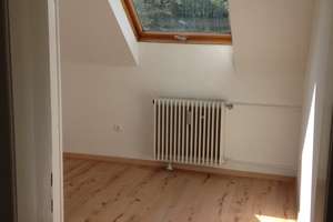 Dachgeschosswohnung in Duisburg Hochheide, 3 kleine Schlafzimmer, gute Verkehrsanbindung – Kirchstraße 74a, 47198 Hochheide, Duisburg – Vorschaubild 3