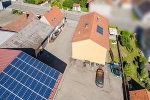 Attraktives Zweifamilienhaus mit zwei Wohneinheiten und vier Stellplätzen – Die vollständige Adresse der Immobilie erhältst du vom Anbieter., 86633 Neuburg an der Donau – Vorschaubild 2